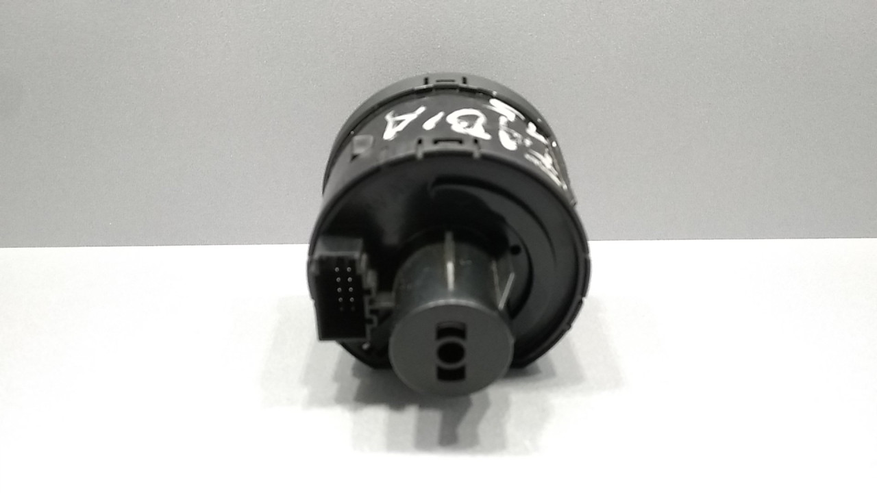 PREKIDACI SVJETLA SKODA OCTAVIA > 13-16 5E0941431D