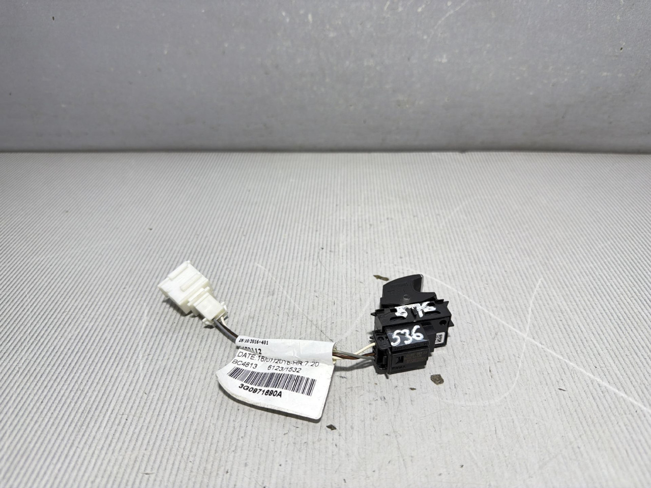 DIJELOVI PREKIDACI PROZORA VW PASSAT B8 > 14-19 2.0 5G0959855N