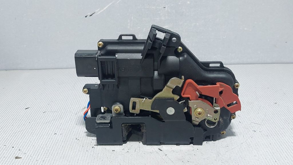 DIJELOVI BRAVA VRATA AUDI A2 > 99-05 8Z1837016E