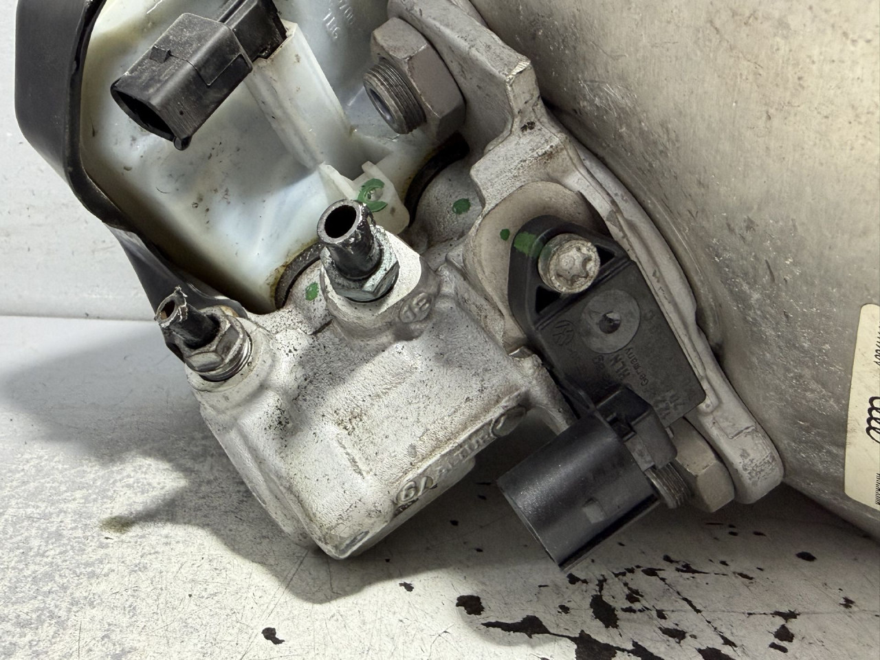 GLAVNI KOCIONI CILINDAR AUDI A4 (B9) > 15-18 8W0611301