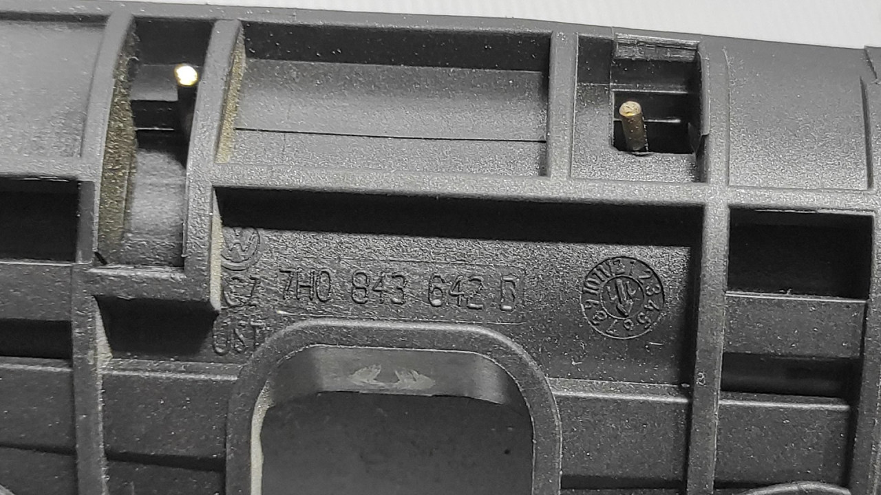 DIJELOVI RUCKA VRATA VW CADDY > 10-15 7H0843642D