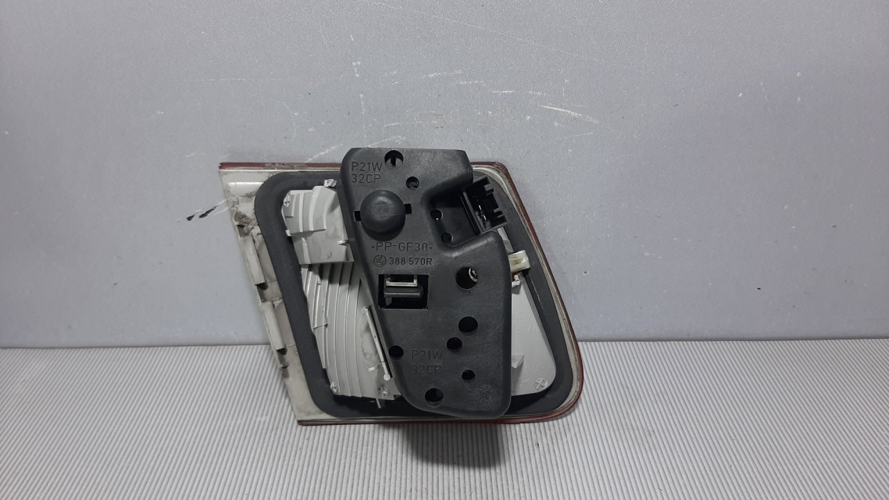 STOP SVJETLO BMW SERIJA 3 (E46) > 02-05 63218368760-837