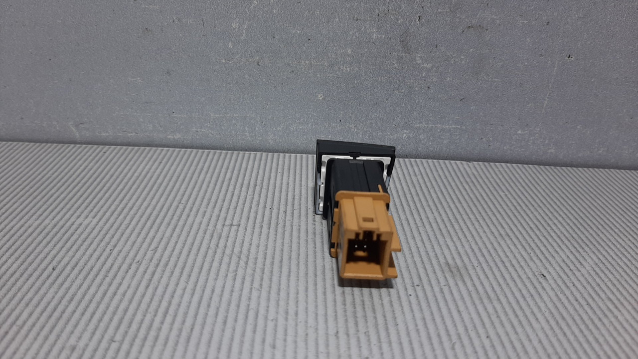 DIJELOVI PREKIDAC VW PASSAT B6 > 05-10 3C0927227B