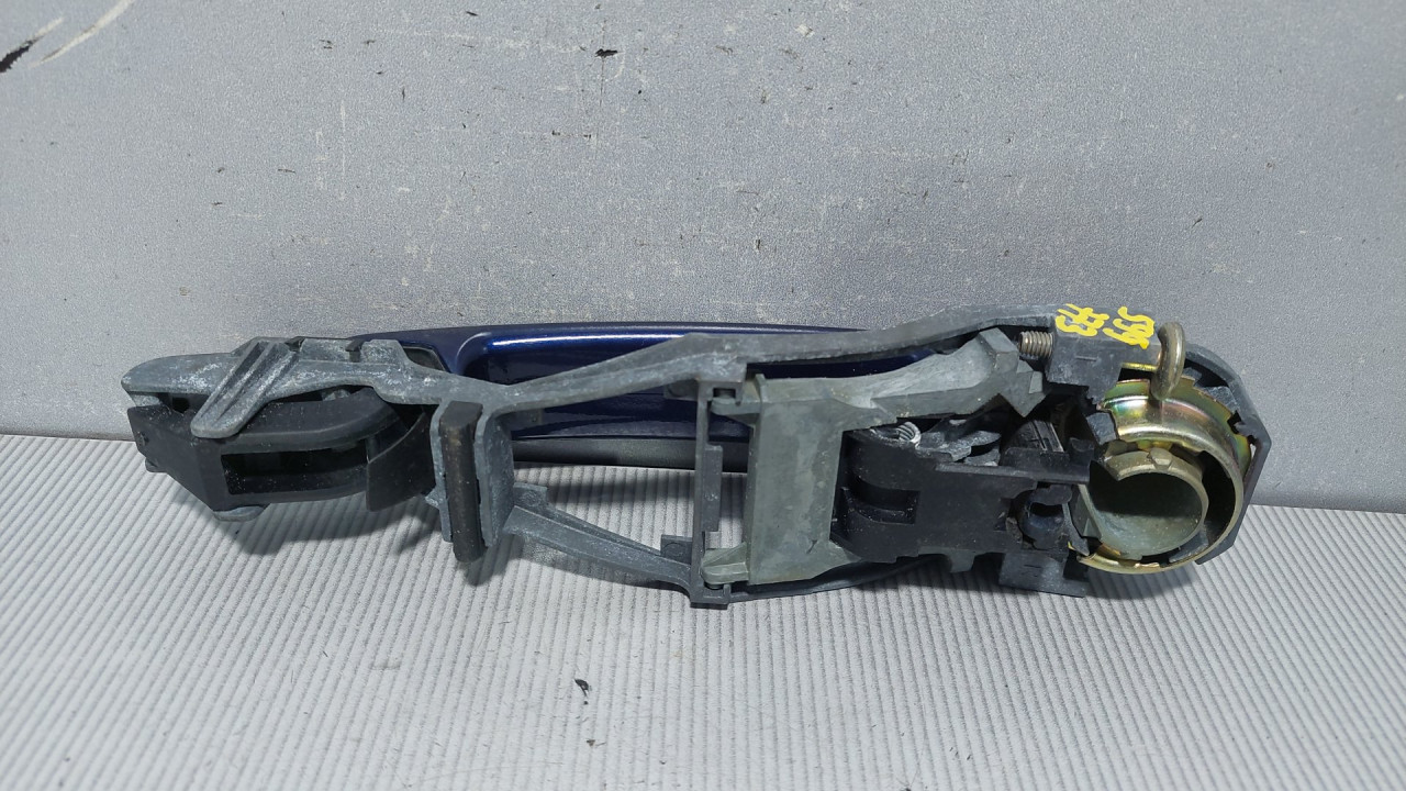 DIJELOVI RUCKA VRATA VW GOLF 4 > 97-03 3B0837885