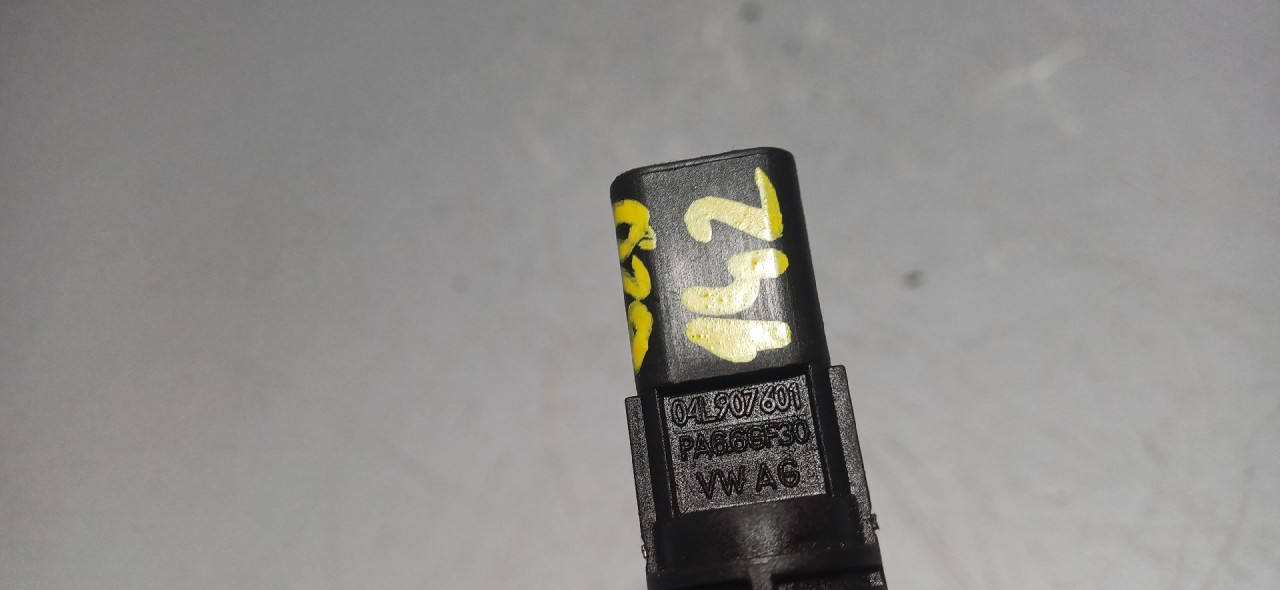 DIJELOVI SENZOR BREGASTE VW PASSAT B8 > 14-19 1.6 04L907601