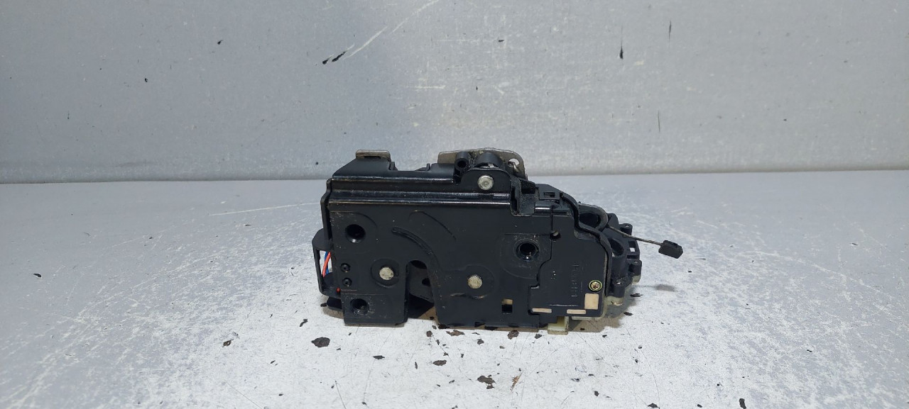 DIJELOVI BRAVA VRATA VW T5 > 03-09 3B1837015AM