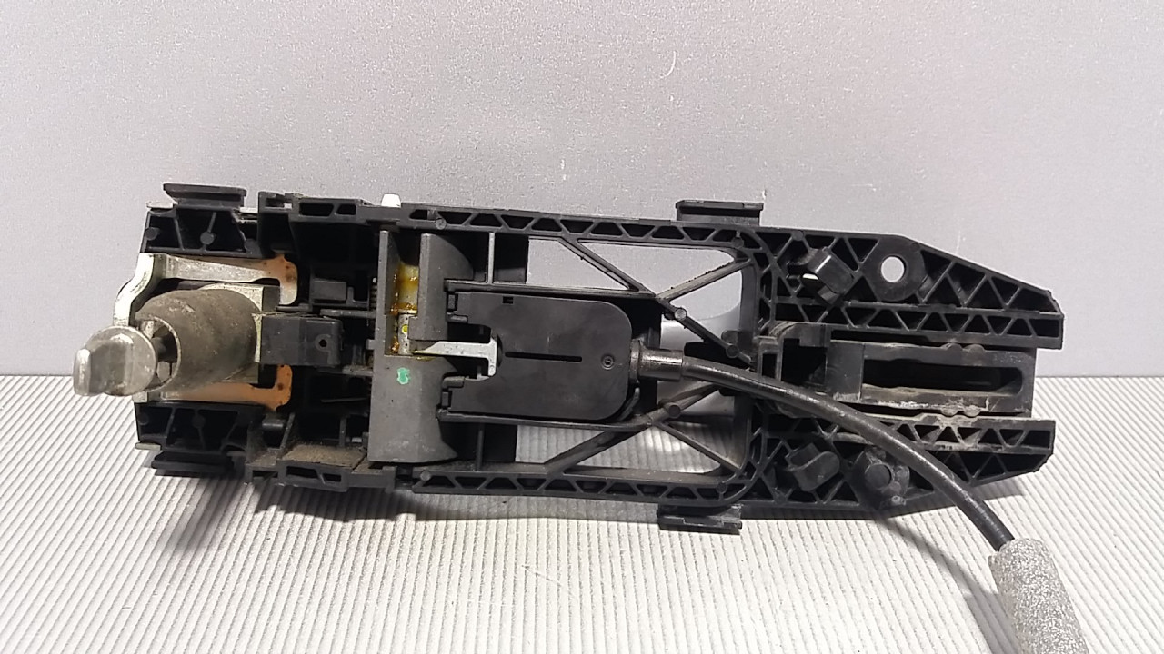 DIJELOVI RUCKA VRATA VW SHARAN > 10- 5L0837885B