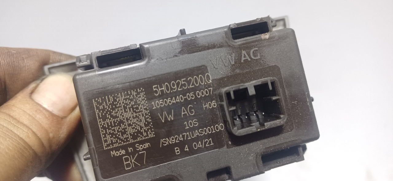 DIJELOVI PREKIDAC VW CADDY > 20- 5H0925200Q