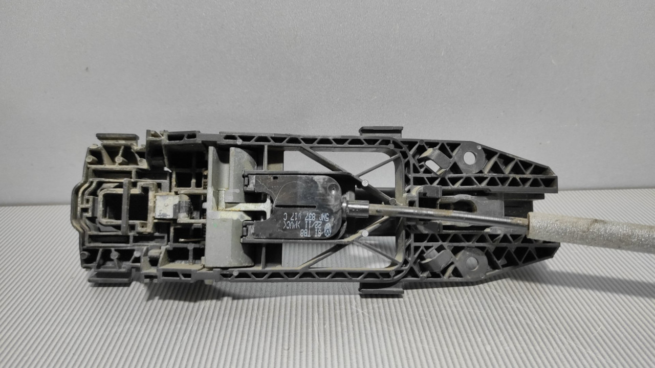 DIJELOVI RUCKA VRATA VW POLO > 09-14 5N0837017C