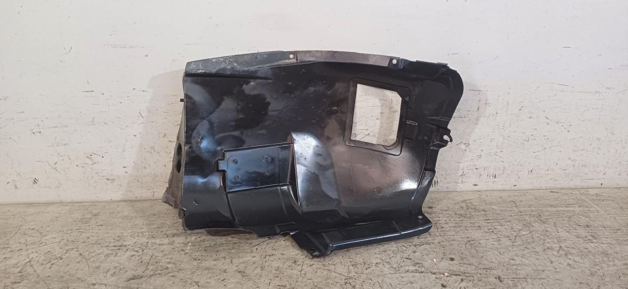 UNUTRASNJI BLATOBRAN BMW SERIJA 3 (E90/E91) > 09-11 790