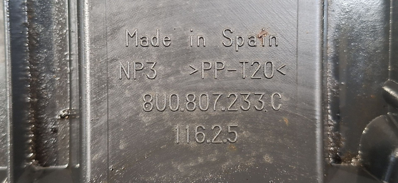 DIJELOVI PODNA ZASTITA AUDI Q3 > 11-15 2.0 8U0807233C