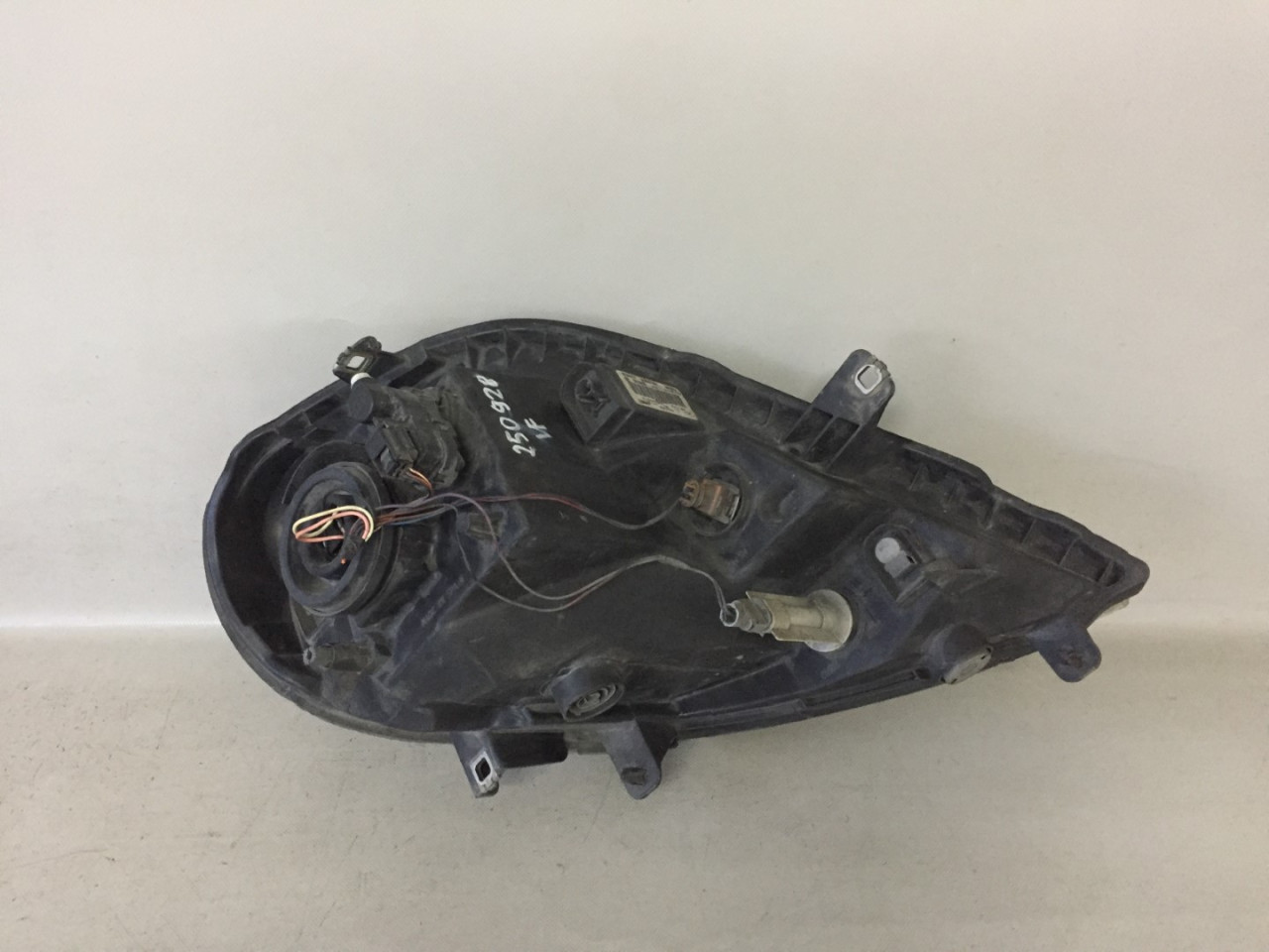 DIJELOVI FAR RENAULT TRAFIC > 07-14 8200701354
