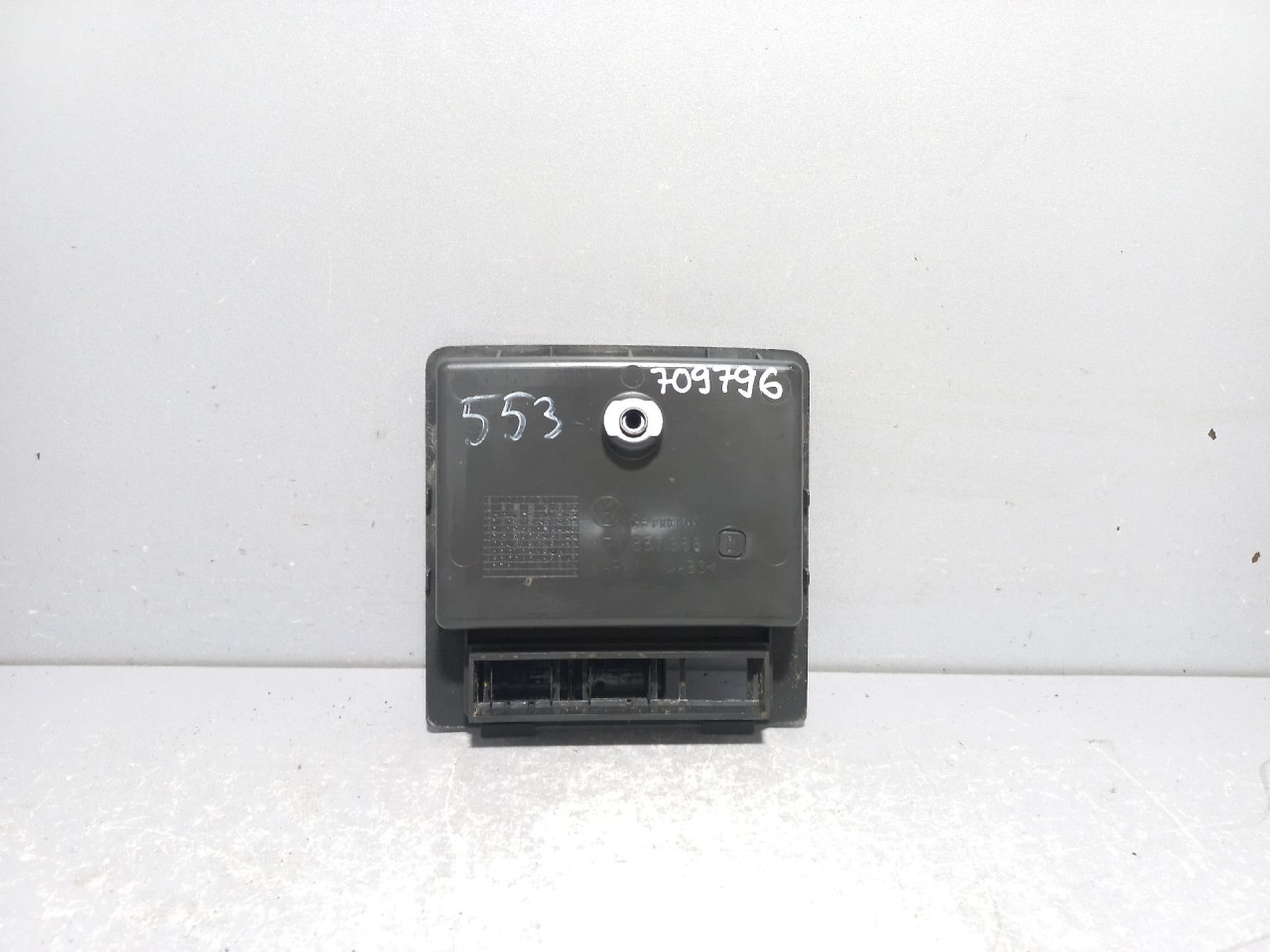 DIJELOVI PLASTIKA VW CADDY > 03-10 1T1857368D