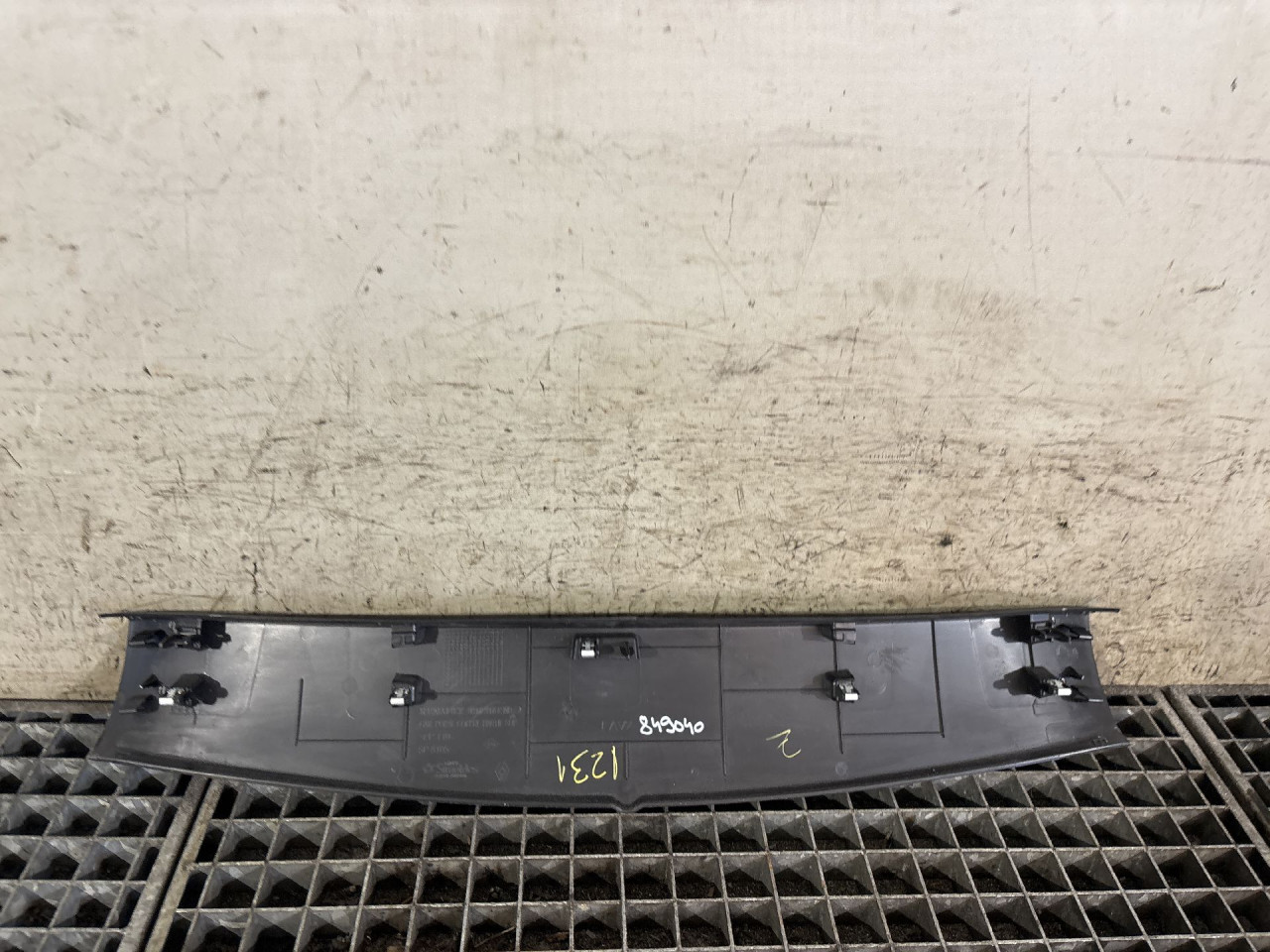 DIJELOVI PLASTIKA RENAULT MEGANE > 16-20 909009966R