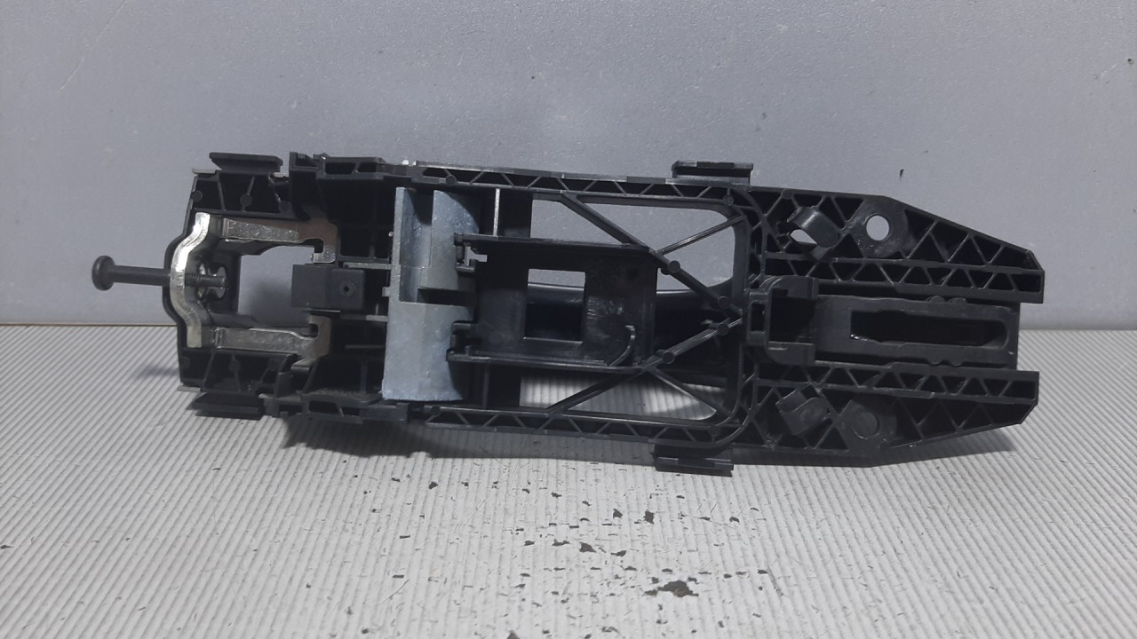DIJELOVI RUCKA VRATA VW GOLF 6 > 08-12 5N0837885G