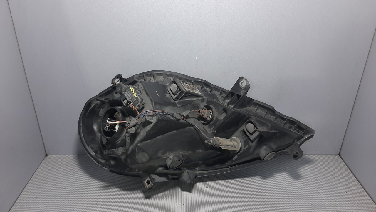 DIJELOVI FAR RENAULT TRAFIC > 07-14 8200701354