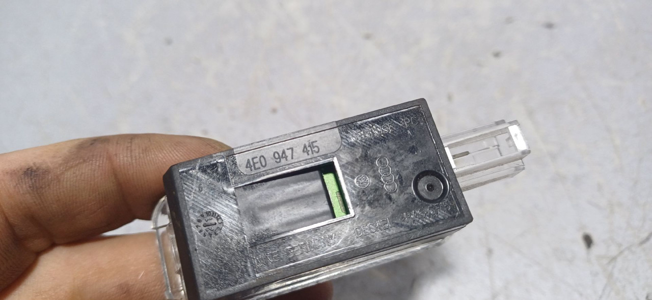 RASVJETA U KABINI AUDI A6 4G > 14-18 4E0947415