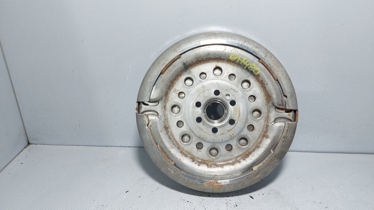 DIJELOVI ZAMAJAC VW GOLF 7 > 12-16 04C105266E