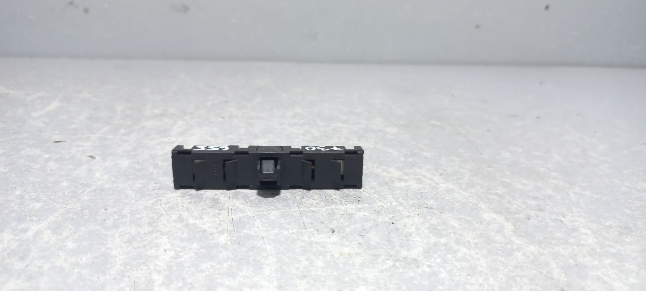 DIJELOVI ANTENA VW GOLF 6 > 08-12 5N0035570