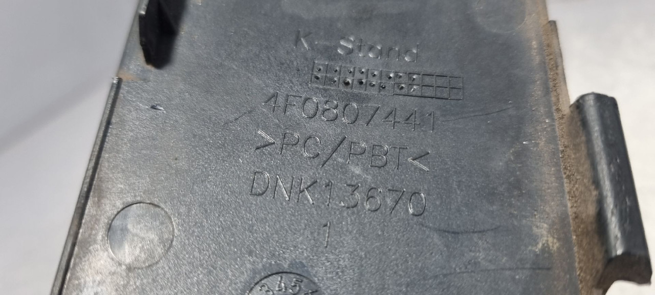 PLASTIKA BRANIKA AUDI A6 > 04-08 4F0807441