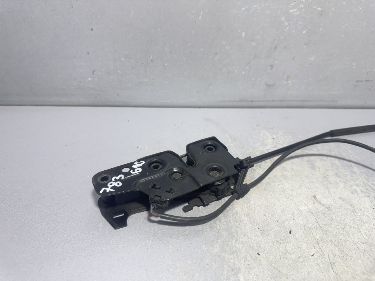 DIJELOVI BRAVA HAUBE AUDI Q5 > 12-16 8K0823509F