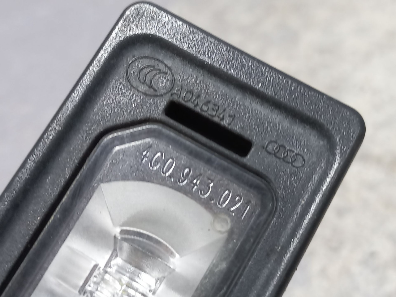 RASVJETA TABLICA AUDI A4 (B8) > 12-15 4G0943021