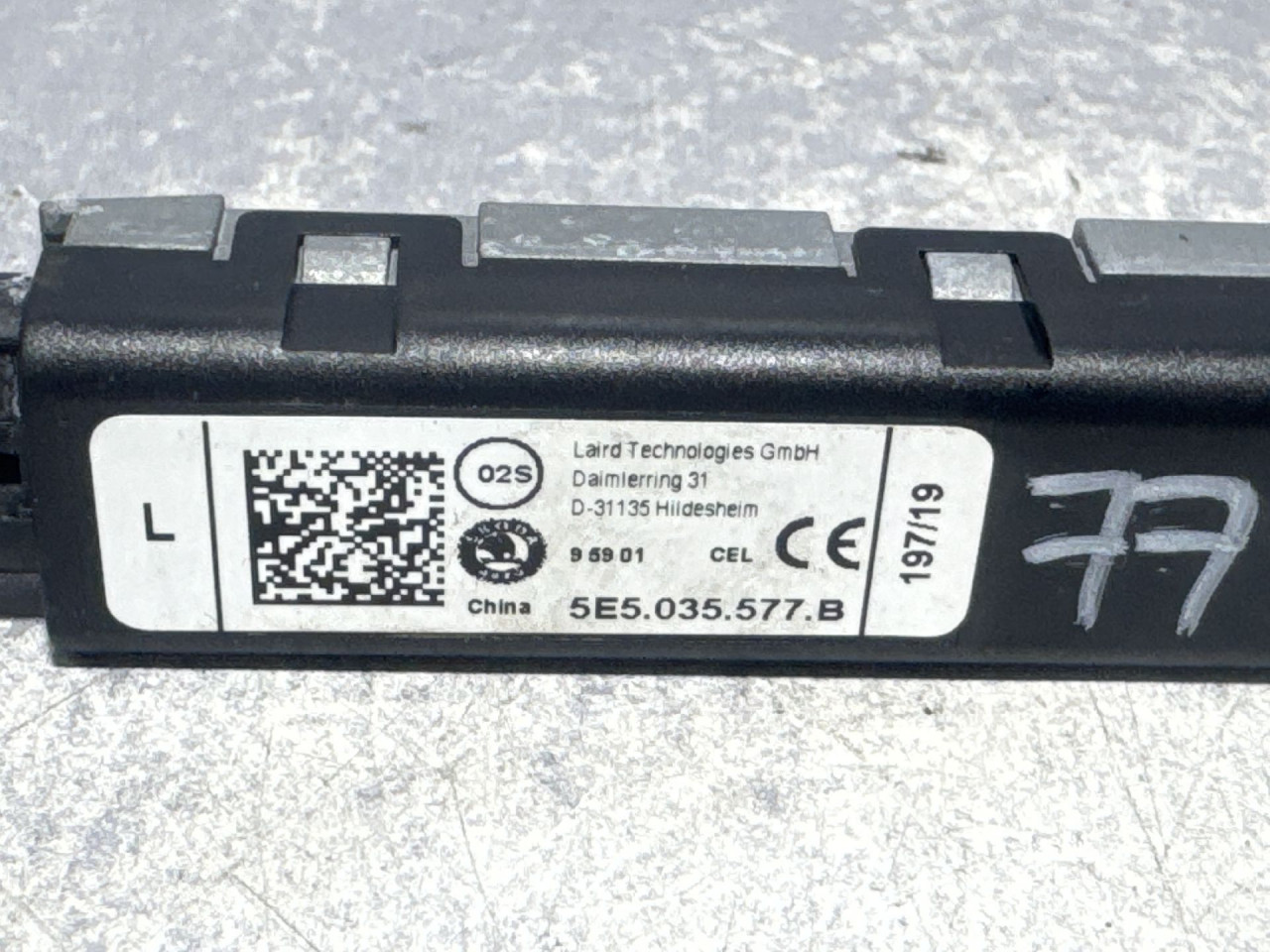 DIJELOVI ANTENA SKODA KAROQ > 17- 5E5035577B