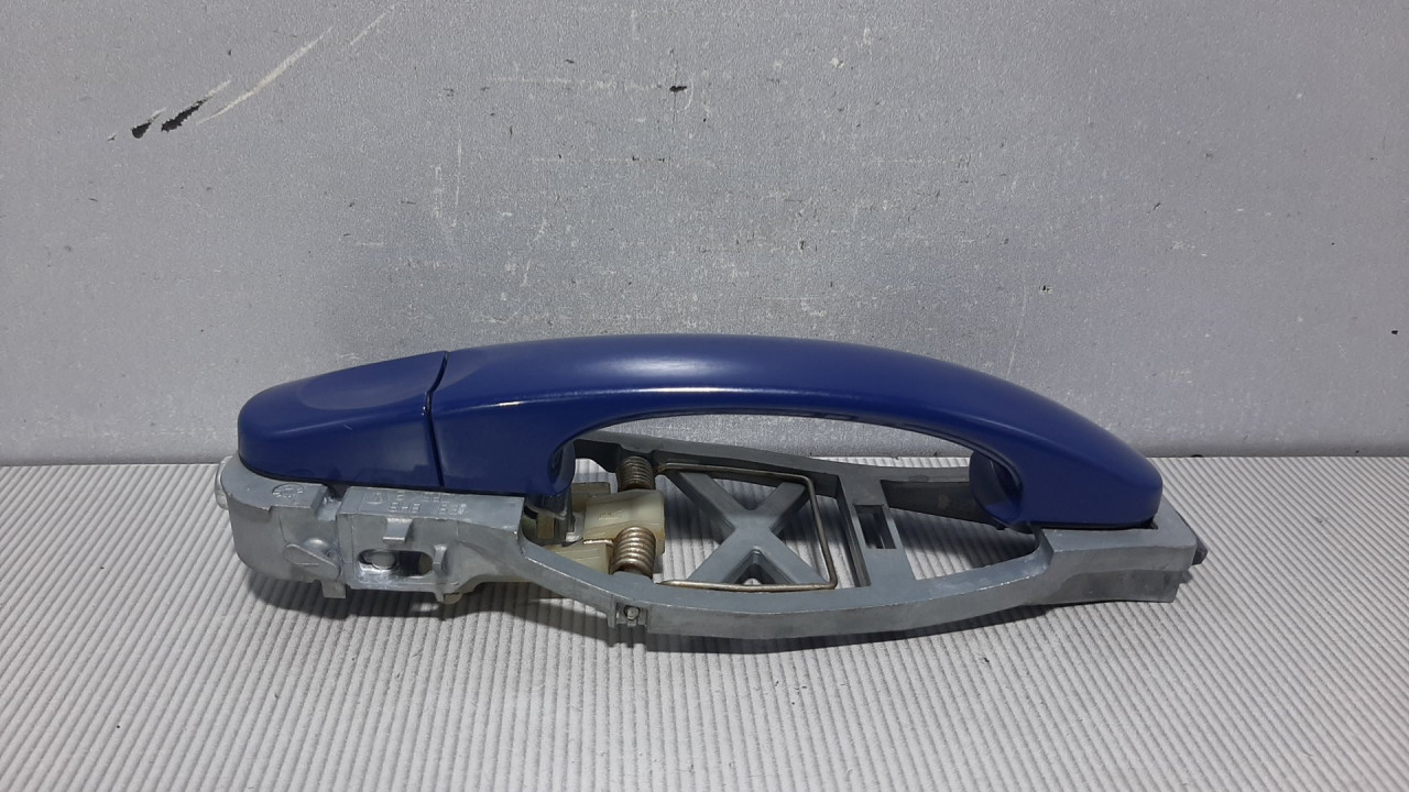 DIJELOVI RUCKA VRATA VW TOURAN > 10-15 1T0837886B