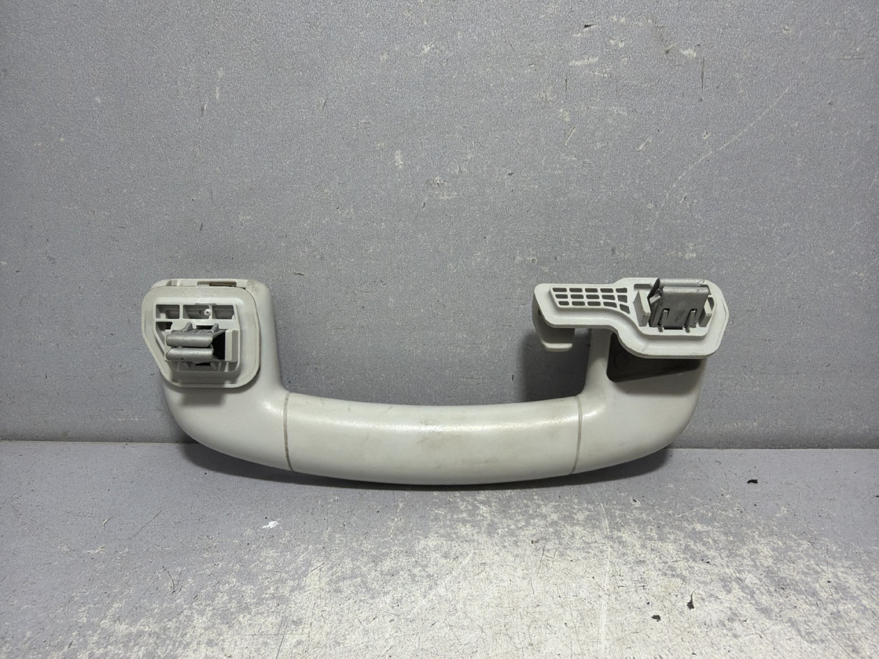 DIJELOVI KROVNA RUCKA SKODA SUPERB > 19- 2.0 3V0857643A