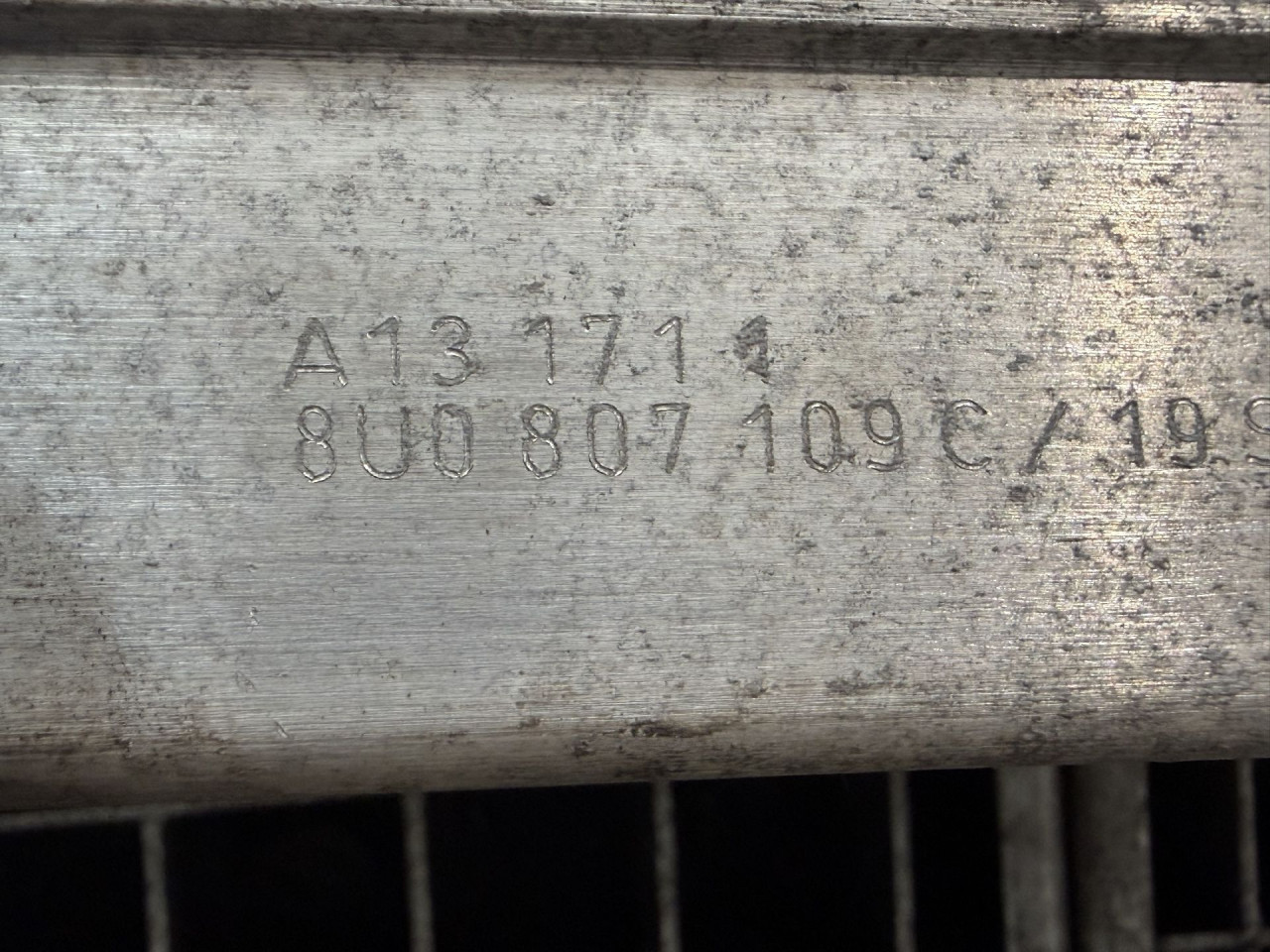 DIJELOVI GREDA AUDI Q3 > 11-15 2.0 8U0807109C