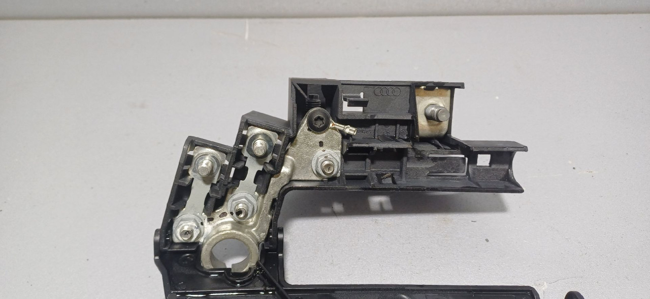 DIJELOVI KLEMA AUDI A7 > 14 - 18 8J0915459