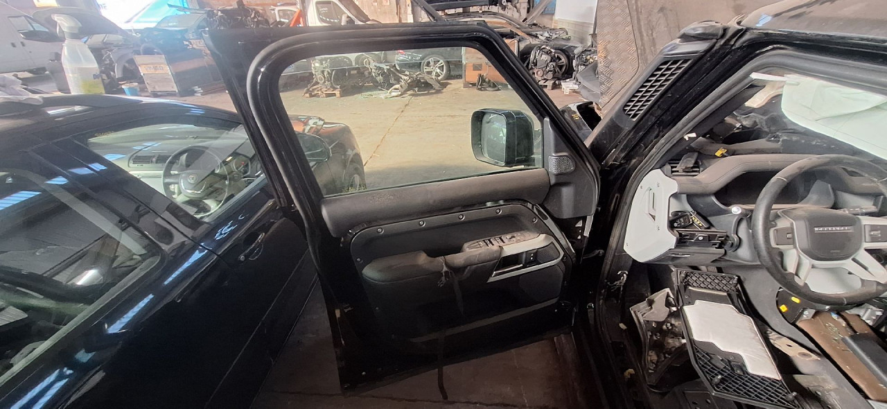 DIJELOVI VRATA LAND ROVER DEFENDER (L663) > 19- 3.0