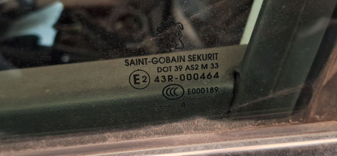 DIJELOVI STAKLO PEUGEOT 208 > 12-15