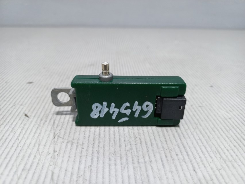 DIJELOVI ANTENA VW TOUAREG > 02-06 7L6035577B