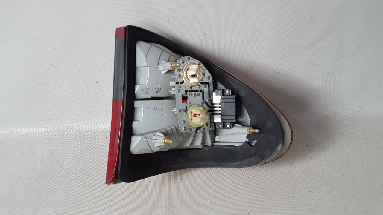 STOP SVJETLO MERCEDES E KLASA (W210) > 99-02 ME037015 A
