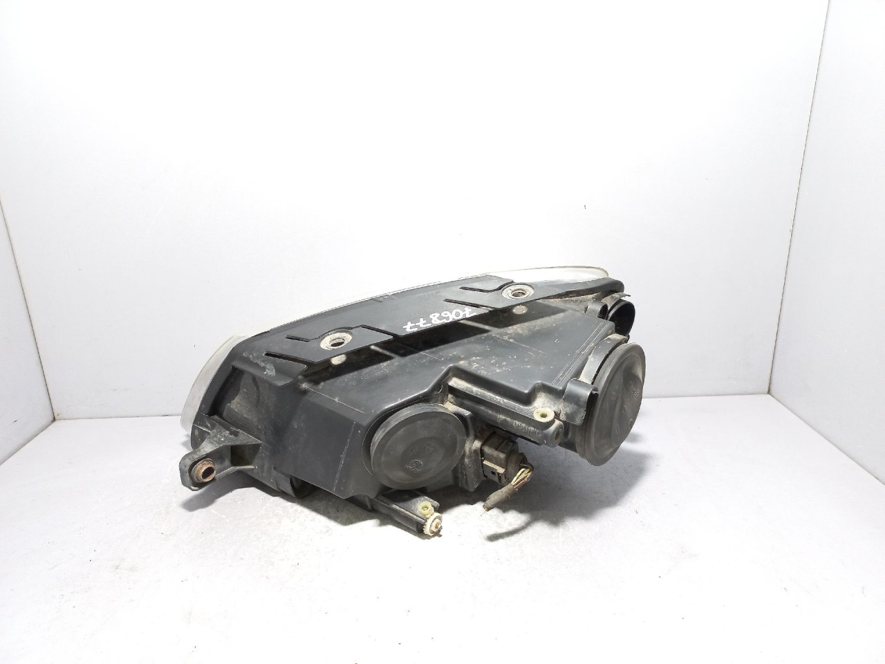 DIJELOVI FAR VW PASSAT B6 > 05-10 2,0
