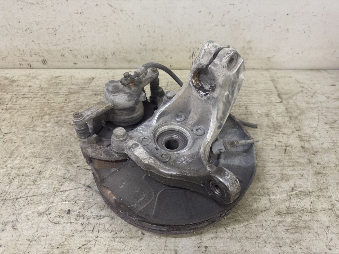 DIJELOVI GLAVCINA VW PASSAT B6 > 05-10 3C0407258F