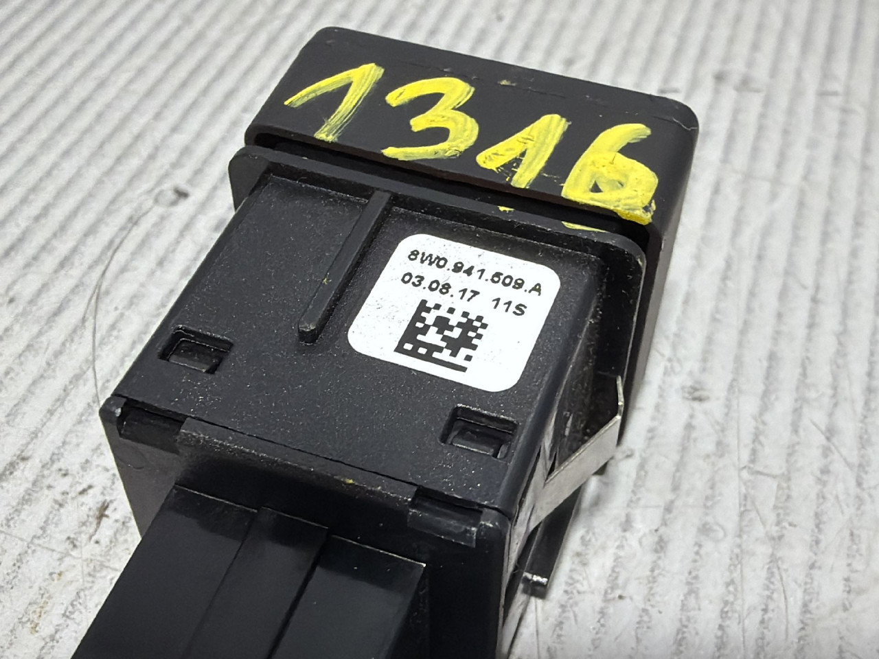 DIJELOVI PREKIDAC AUDI A4 (B9) > 15-18 2.0 8W0941509A