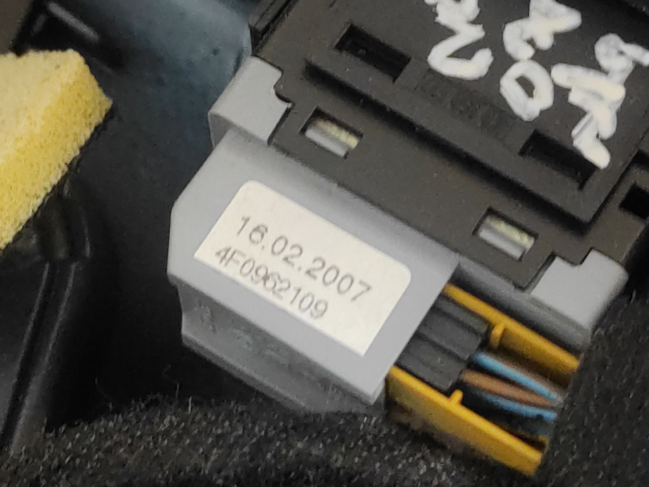 DIJELOVI PREKIDAC AUDI A6 > 04-08 4F0962109