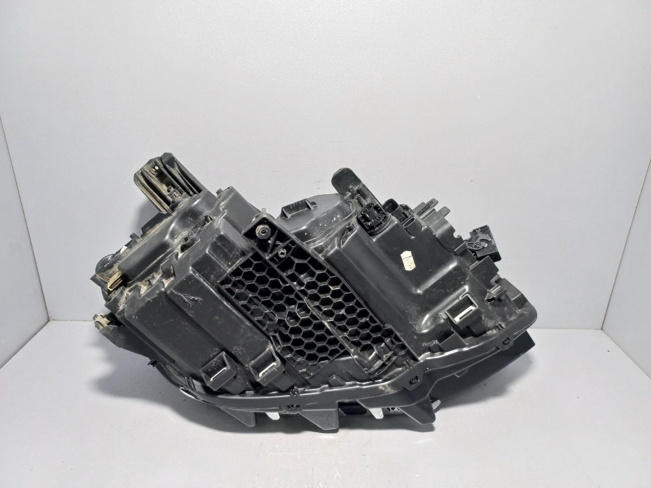 DIJELOVI FAR OSTECEN VW PASSAT B8 > 14- 3G1941081P