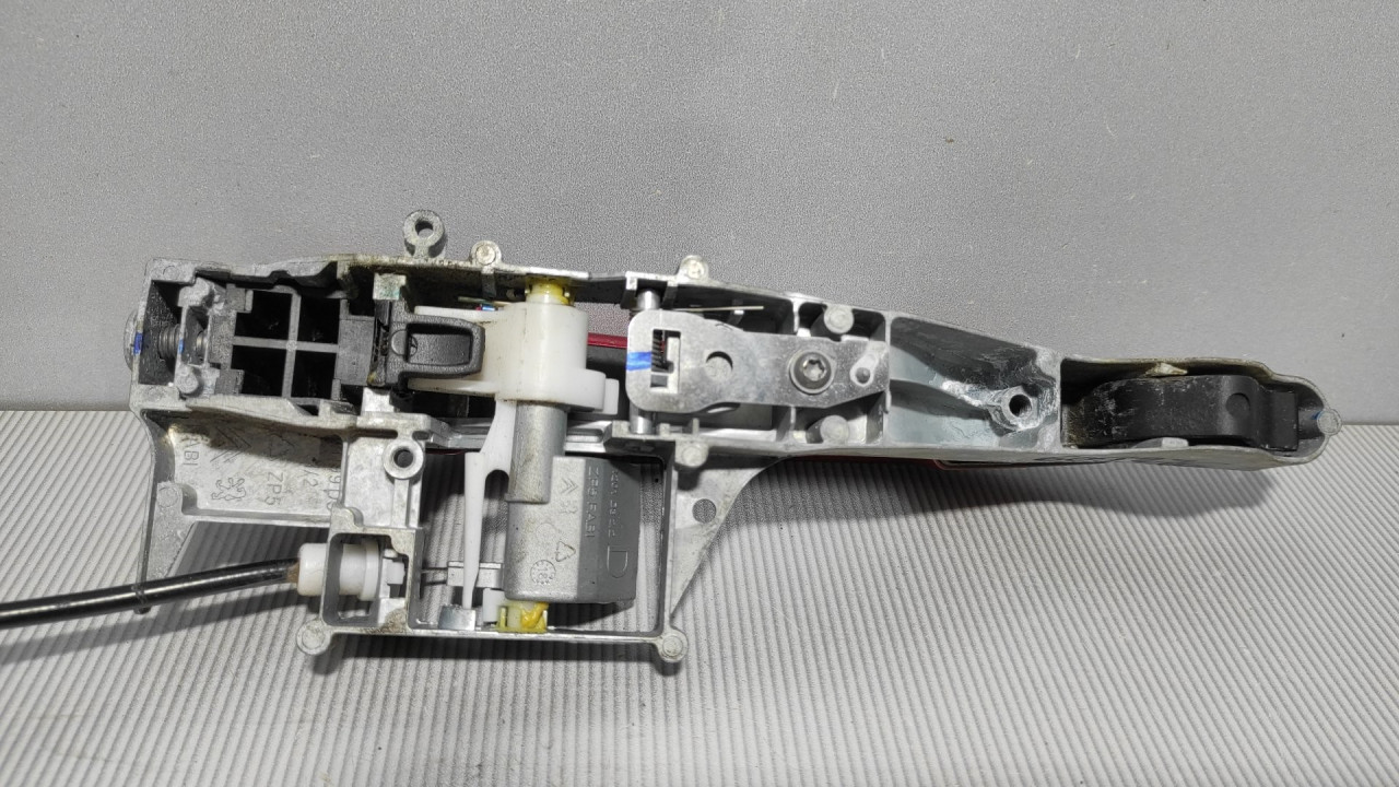 RUCKA VRATA PEUGEOT 2008 > 13-16 9680168580