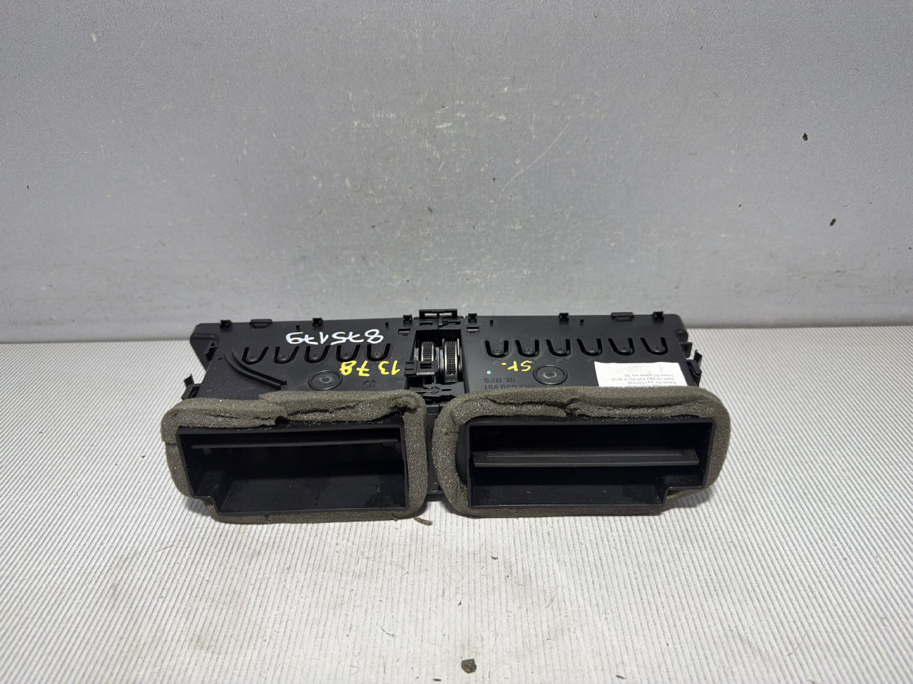 DIJELOVI RESETKA VENTILACIJE AUDI Q5 > 12-16 2.0 8R2820951