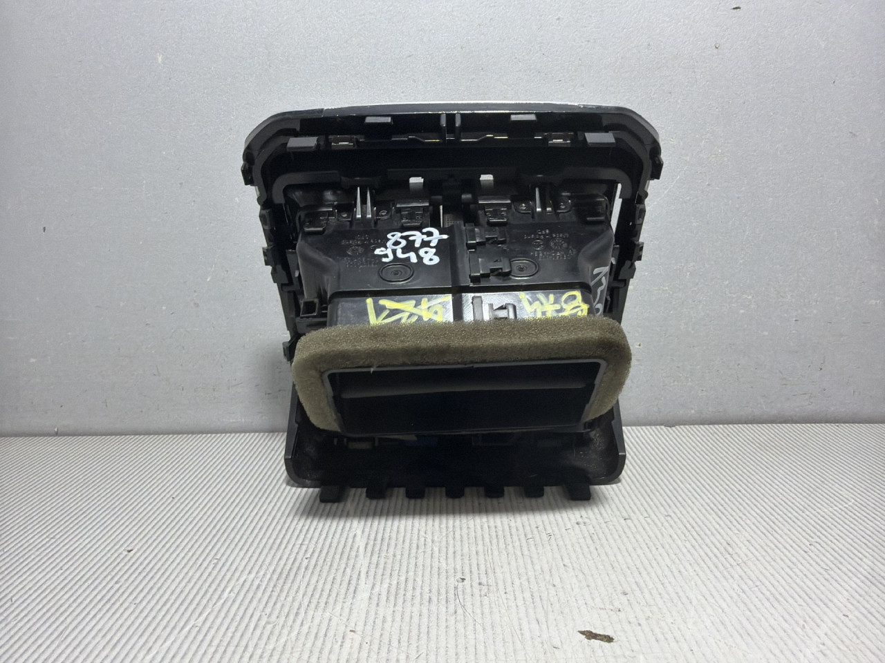 DIJELOVI RESETKA VENTILACIJE SKODA SUPERB > 15-19 1.6 3V0819203A