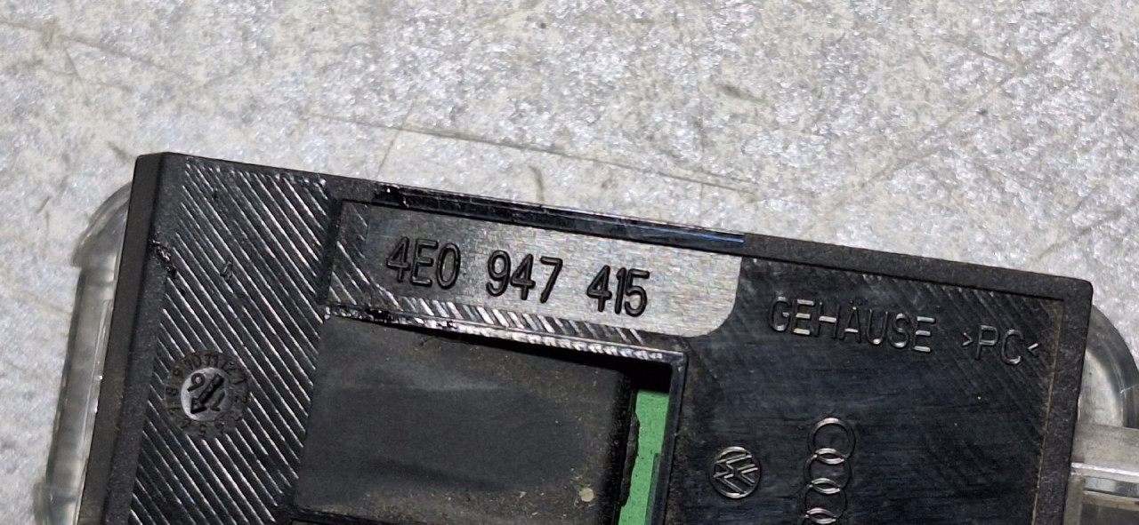 DIJELOVI RASVJETA U KABINI AUDI Q5 (FY) > 17 - 20  4E0947415