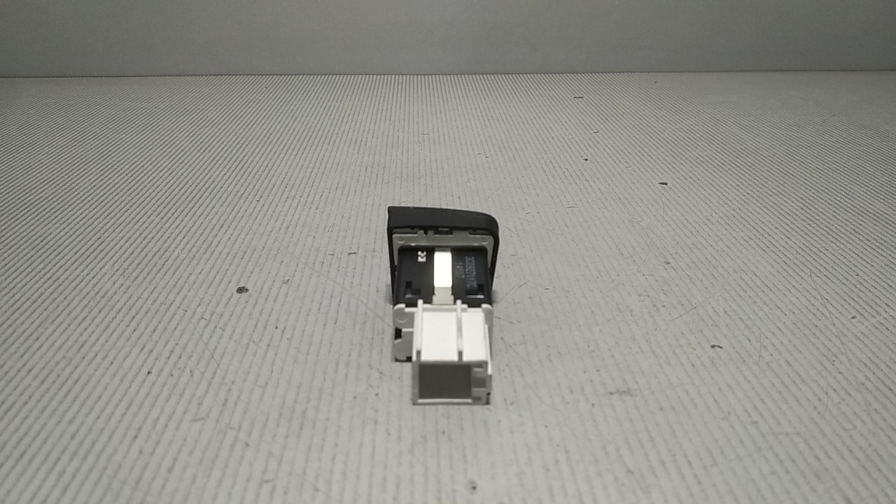 DIJELOVI PREKIDAC VW PASSAT B6 > 05-10 3C0927117C
