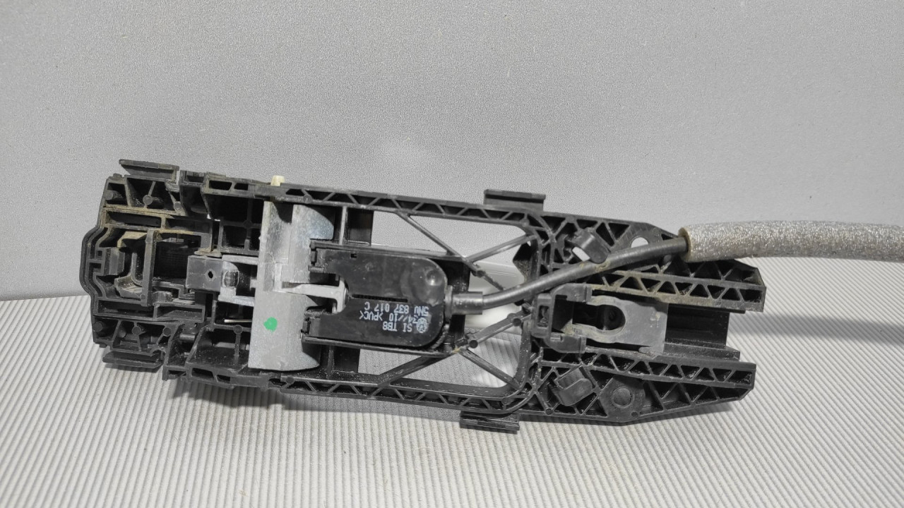 DIJELOVI RUCKA VRATA VW POLO > 09-14 5N0839885H
