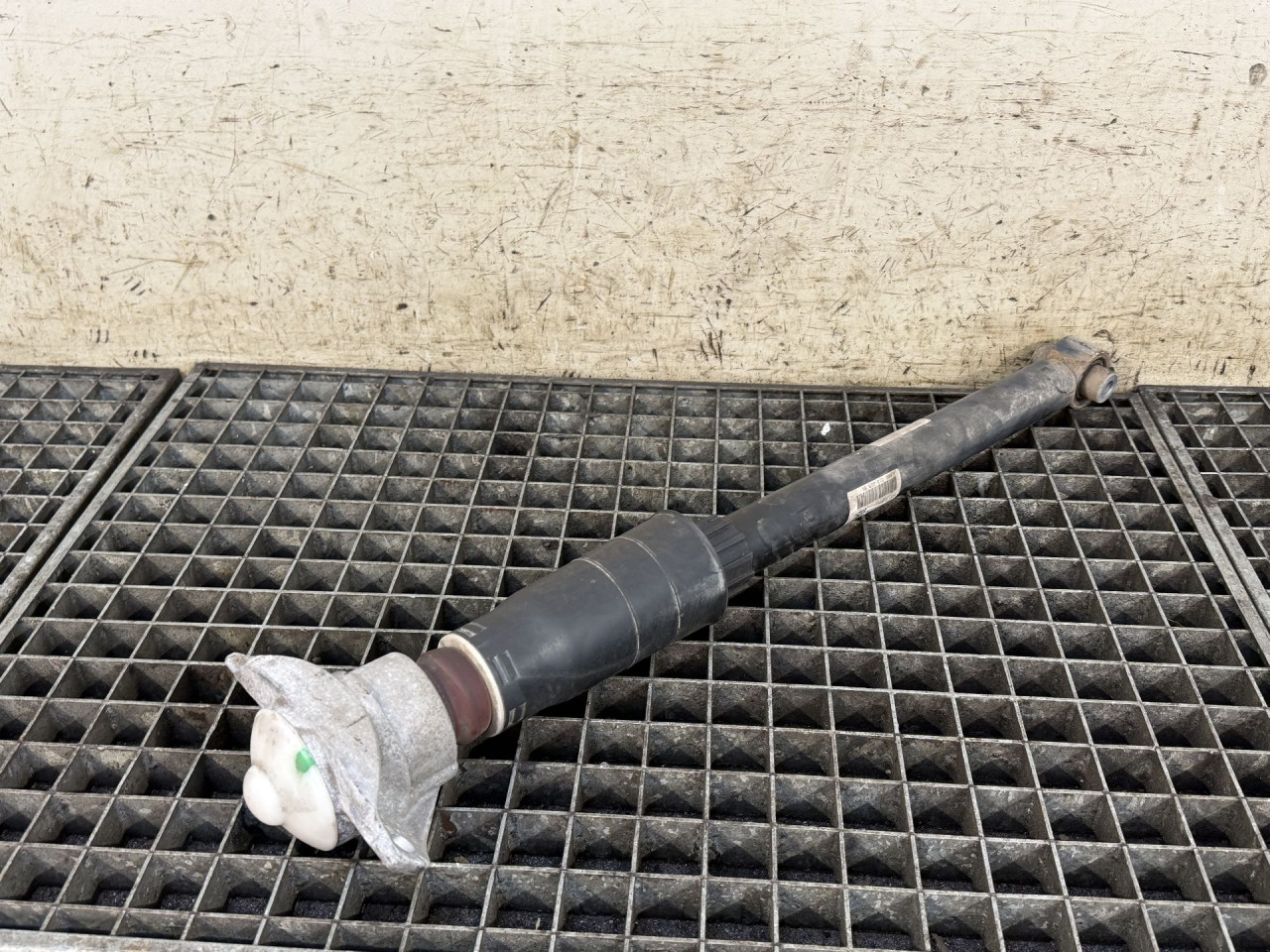 DIJELOVI AMORTIZER AUDI A4 (B9) > 19- 8W0513035AR