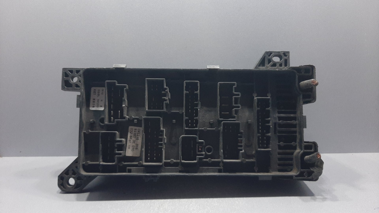 ELEKTRONIKA KUTIJA OSIGURACA KIA SORENTO > 02-06 911603
