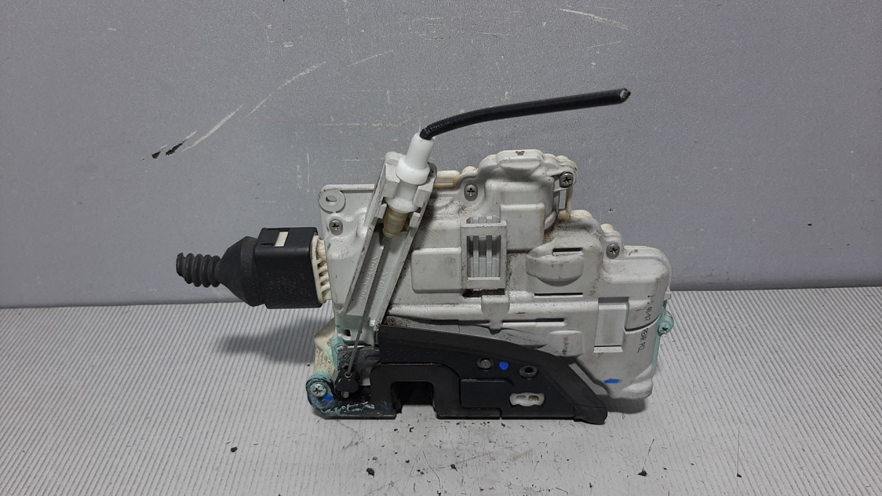 DIJELOVI BRAVA VRATA AUDI A6 > 04-08 4F0839016A
