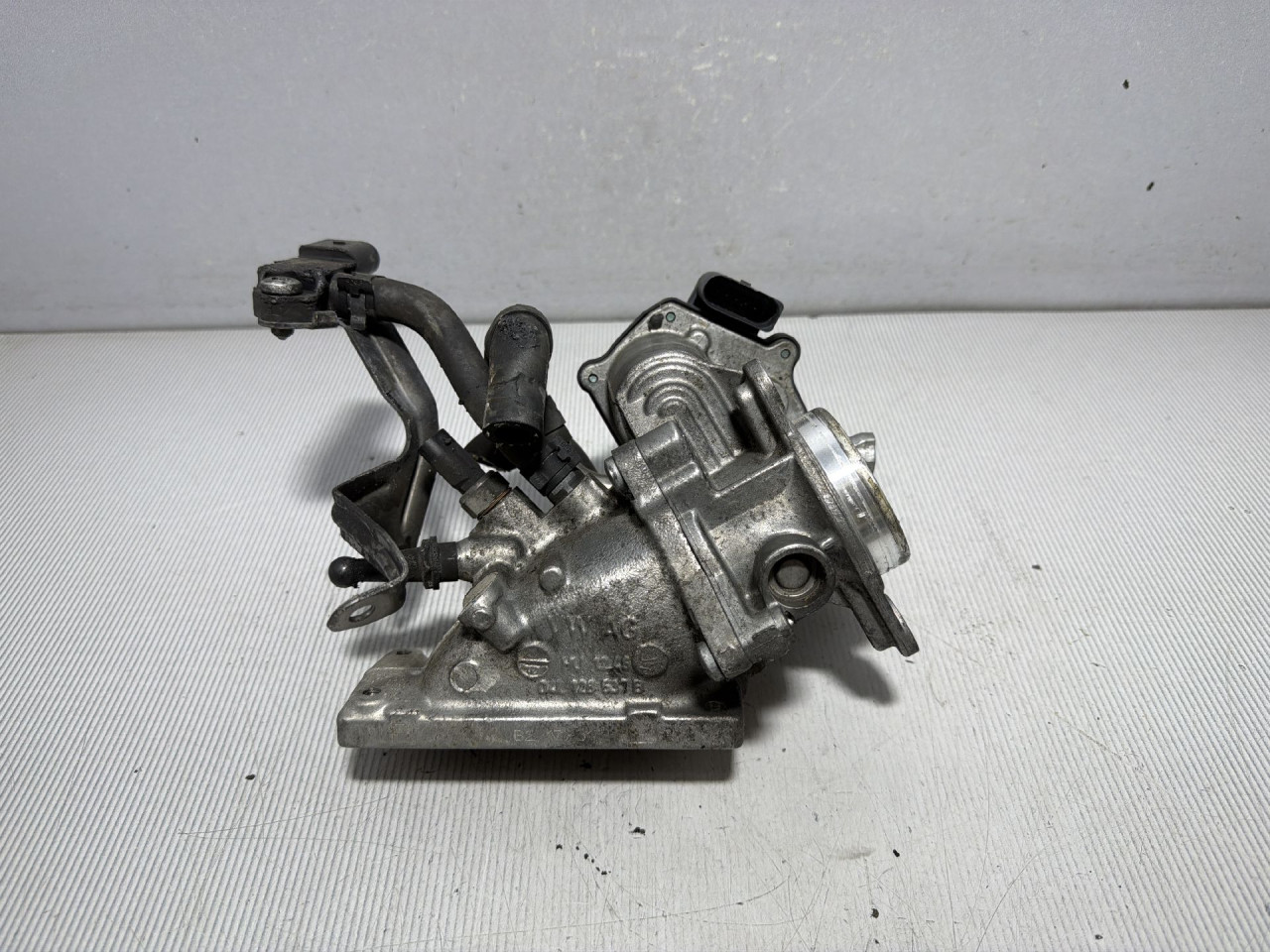 DIJELOVI DOZER KLAPNA AUDI Q5 (FY) > 17 - 20  2.0 04L128063T
